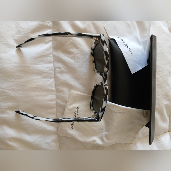 New. Saint Laurent Paris square Zebra sunglasses with case - Picture 6 of 14